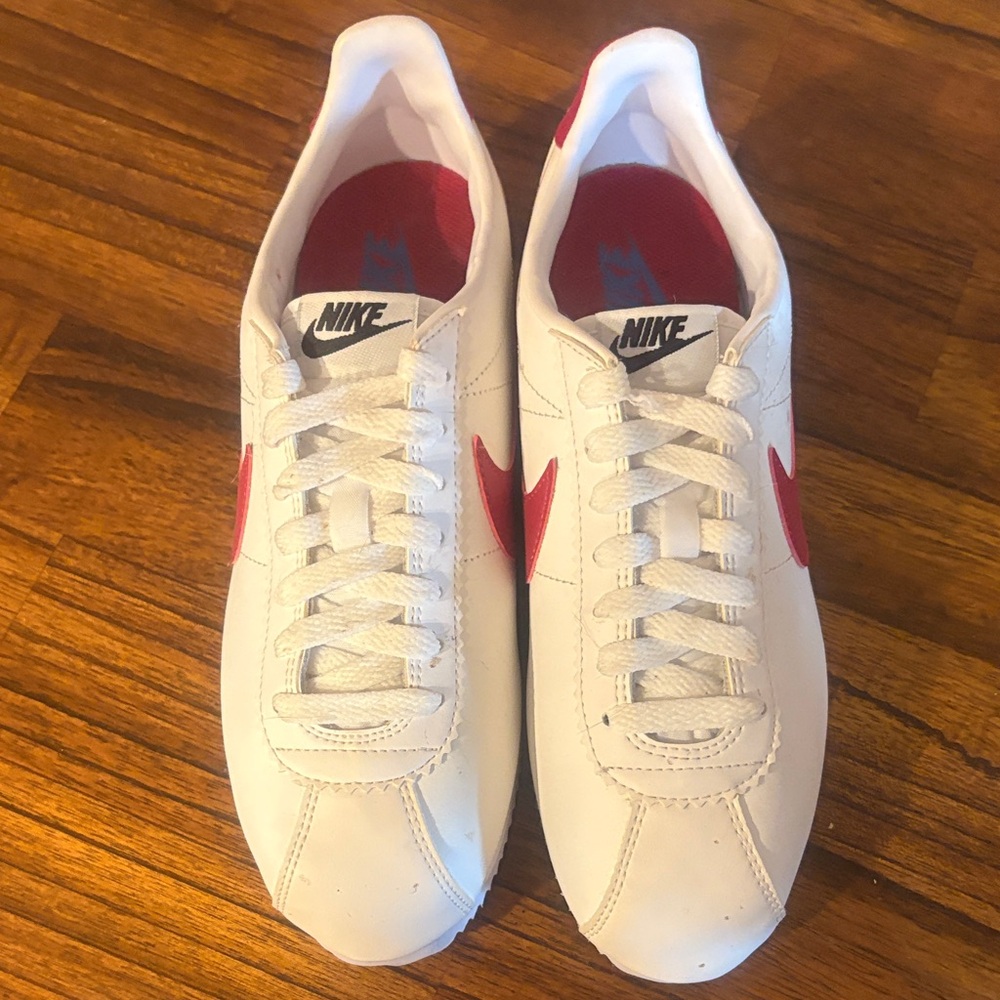 Nike Classic White and Red Trainers